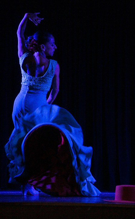 Guajirra con bata de cola