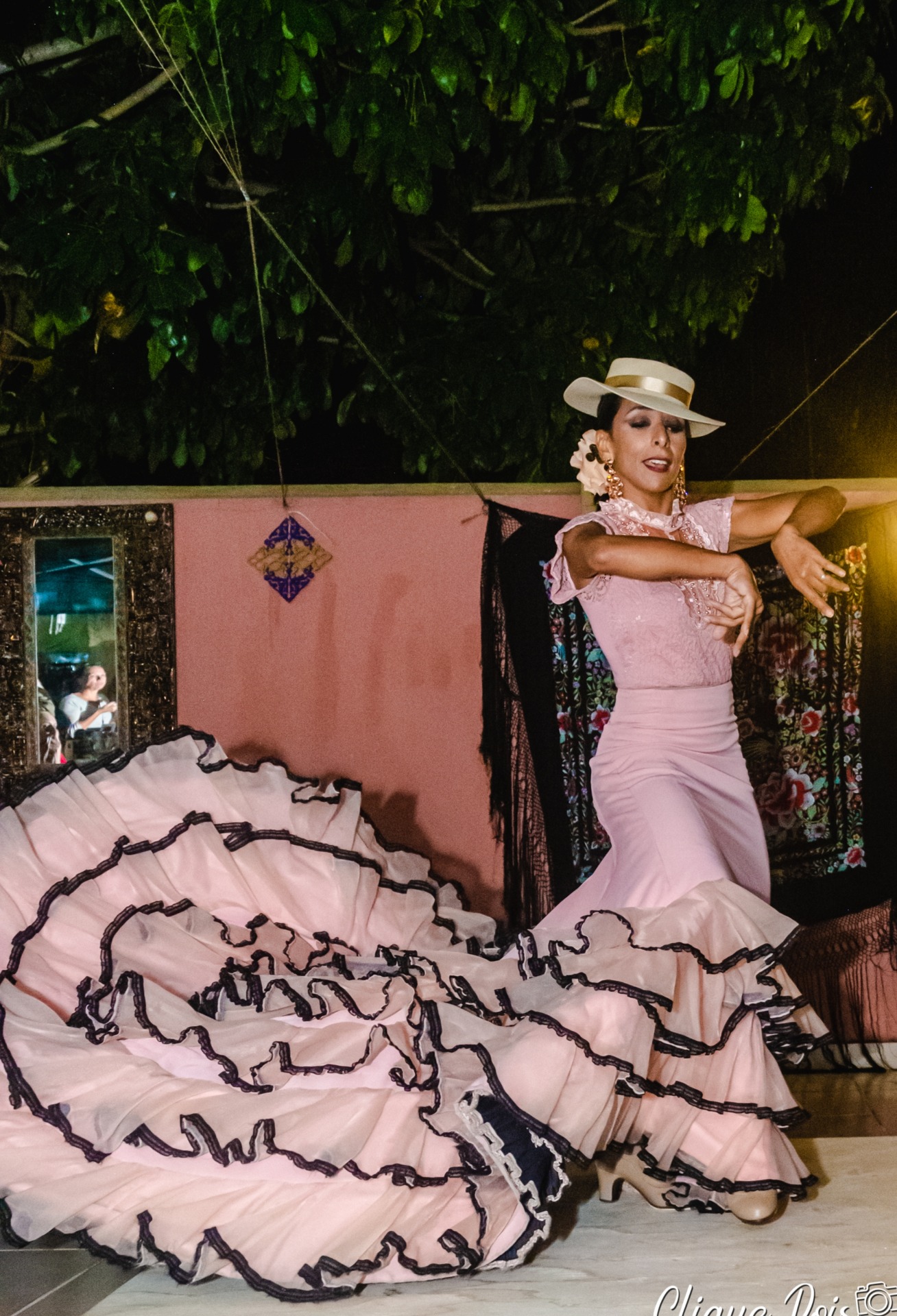 Por alegria con bata de cola